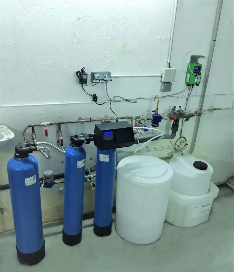 Adoucisseur et bouteille de déminéralisation sur l’eau d’appoint d’un réseau de chauffage