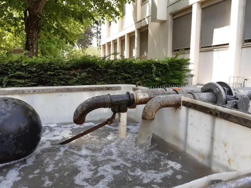 Eau de rinçage collectée dans le bac de décantation