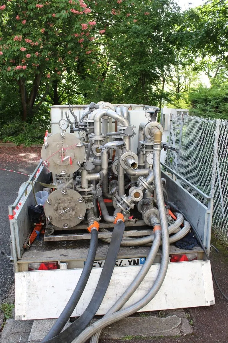Centrale de rinçage Aquaged sur remorque, raccordée à un réseau urbain
