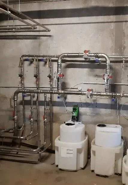Injection de traitement sur le réseau d’eau chaude sanitaire d’un bâtiment