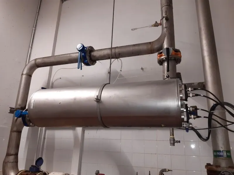 Réacteur UV en inox DN 150 sur une arrivée d’eau de forage