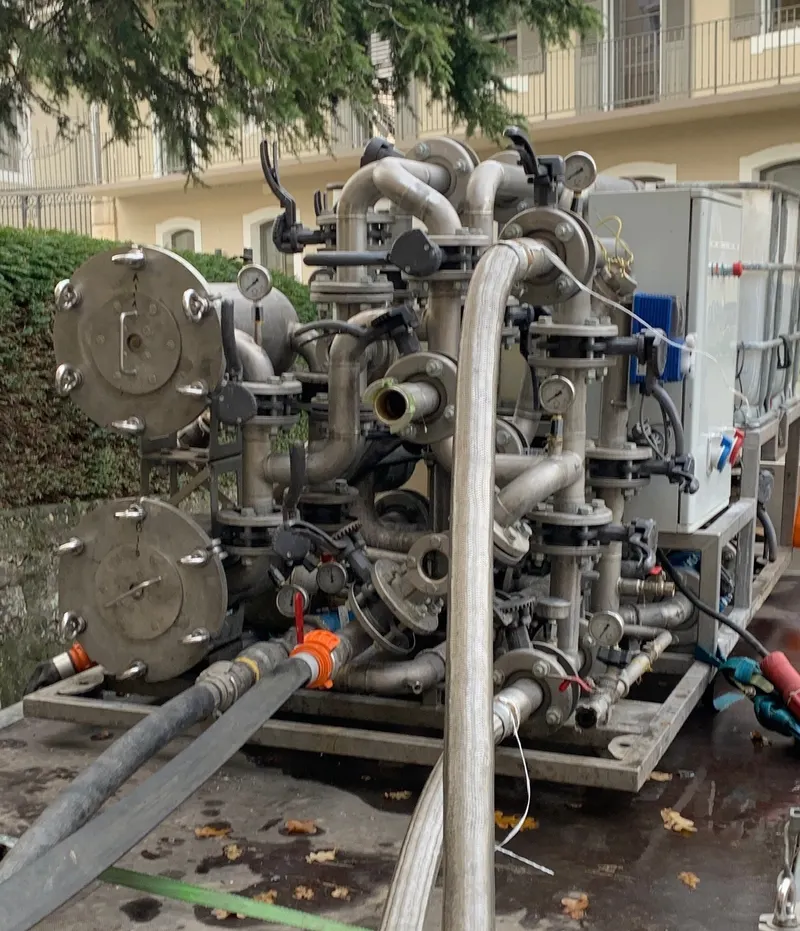 Skid de désembouage Aquaged raccordé à un réseau de chauffage